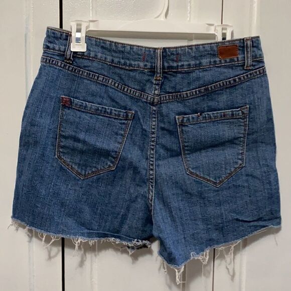 BDG High Rise Distressed Jean Shorts size 32 - Picture 4 of 7